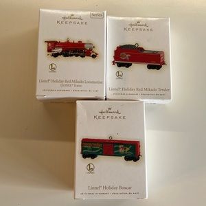 HALLMARK KEEPSAKE ORNAMENT